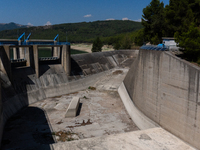 With the release of the last 2 million cubic meters of water still available for irrigation use, the Occhito dam, the largest artificial res...