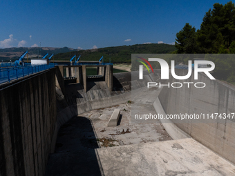 With the release of the last 2 million cubic meters of water still available for irrigation use, the Occhito dam, the largest artificial res...