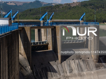 With the release of the last 2 million cubic meters of water still available for irrigation use, the Occhito dam, the largest artificial res...