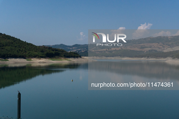 With the release of the last 2 million cubic meters of water still available for irrigation use, the Occhito dam, the largest artificial res...