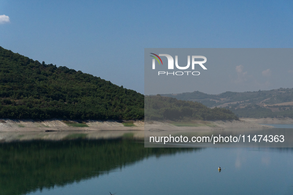 With the release of the last 2 million cubic meters of water still available for irrigation use, the Occhito dam, the largest artificial res...