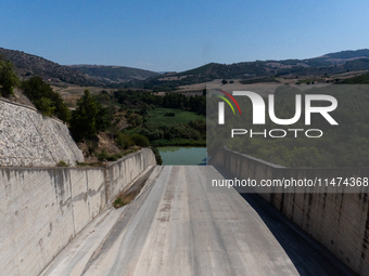 With the release of the last 2 million cubic meters of water still available for irrigation use, the Occhito dam, the largest artificial res...