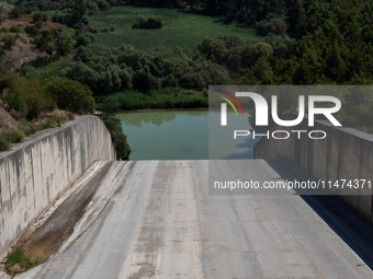 With the release of the last 2 million cubic meters of water still available for irrigation use, the Occhito dam, the largest artificial res...