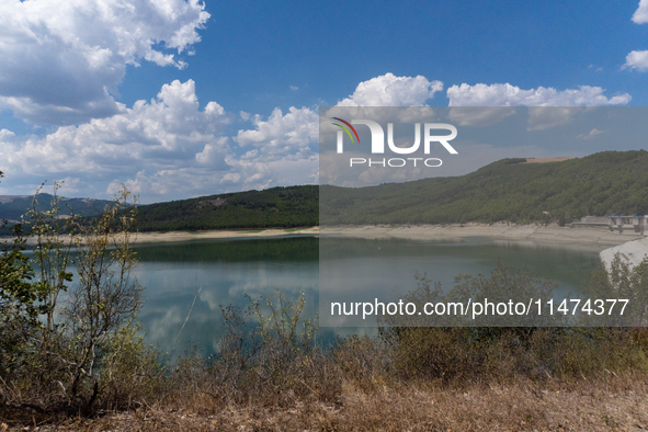 With the release of the last 2 million cubic meters of water still available for irrigation use, the Occhito dam, the largest artificial res...