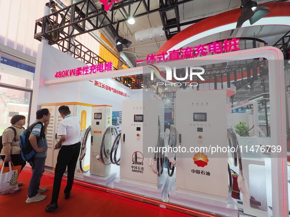 Visitors are visiting the ''480KW flexible charging Pile'' at the 2024 Beijing International Charging Pile and Power Station Exhibition in B...