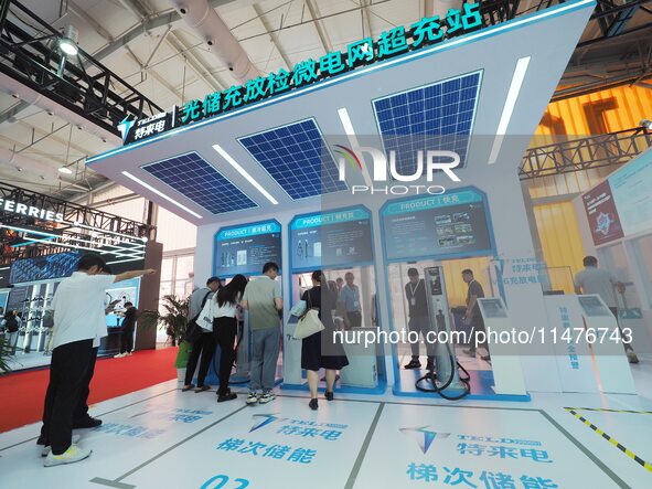 Visitors are visiting the ''Optical Storage, Charge and Discharge Microgrid Overcharge Station'' at the 2024 Beijing International Charging...