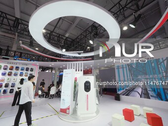 Visitors are visiting the ''Integrated DC Charger'' at the 2024 Beijing International Charging Pile and Converter Exhibition in Beijing, Chi...