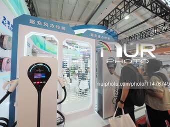 Visitors are visiting the ''Supercharged Liquid Cooling Terminal'' at the 2024 Beijing International Charging Pile and Power Station Exhibit...