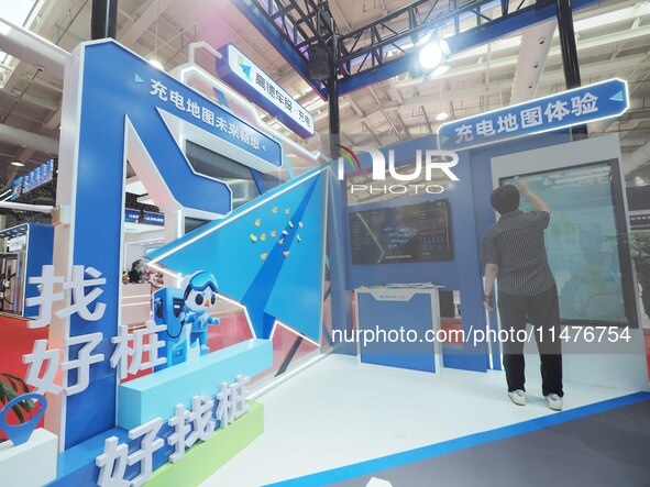 Visitors are experiencing the ''Autonavi Charging Map'' at the 2024 Beijing International Charging Pile and Power Station Exhibition in Beij...