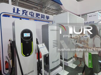 Visitors are visiting the ''high-power liquid-cooled charging and discharging terminal'' at the 2024 Beijing International Charging Pile and...