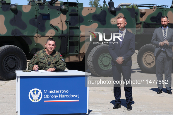 General Artur Kuptel signs a contract as Pawel Matenczuk and Deputy Prime Minister and Minister of Defence of Poland, Wladyslaw Kosiniak Kam...