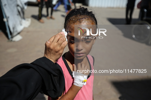 The Palestinian child Sila Houso, 7 years old, is being displaced from Gaza City to the central Gaza Strip. She is being injured during an I...