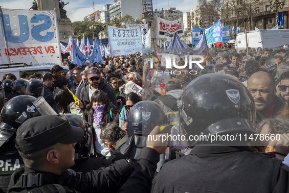 Federal Police are firing pepper spray at teachers who are demanding salary improvements  during a protest of Education Workers' Union in Bu...