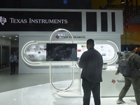 Visitors are visiting various integrated circuit chips developed and produced by Texas Instruments at the 6th China International Import Exp...