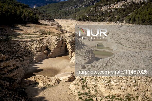 The Ulldecona reservoir in southern Catalonia, 2 hours from Barcelona, is being well below 1% of its water capacity. Despite the rains of re...