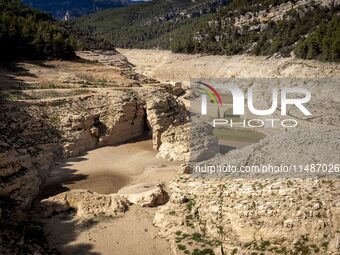 The Ulldecona reservoir in southern Catalonia, 2 hours from Barcelona, is being well below 1% of its water capacity. Despite the rains of re...