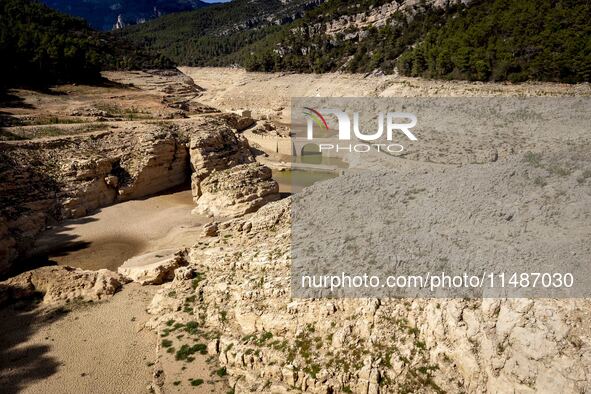 The Ulldecona reservoir in southern Catalonia, 2 hours from Barcelona, is being well below 1% of its water capacity. Despite the rains of re...