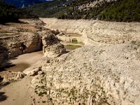 The Ulldecona reservoir in southern Catalonia, 2 hours from Barcelona, is being well below 1% of its water capacity. Despite the rains of re...