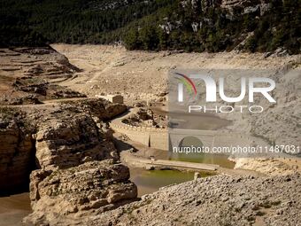 The Ulldecona reservoir in southern Catalonia, 2 hours from Barcelona, is being well below 1% of its water capacity. Despite the rains of re...