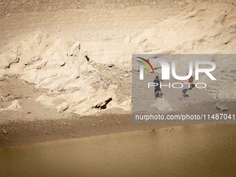 The Ulldecona reservoir in southern Catalonia, 2 hours from Barcelona, is being well below 1% of its water capacity. Despite the rains of re...