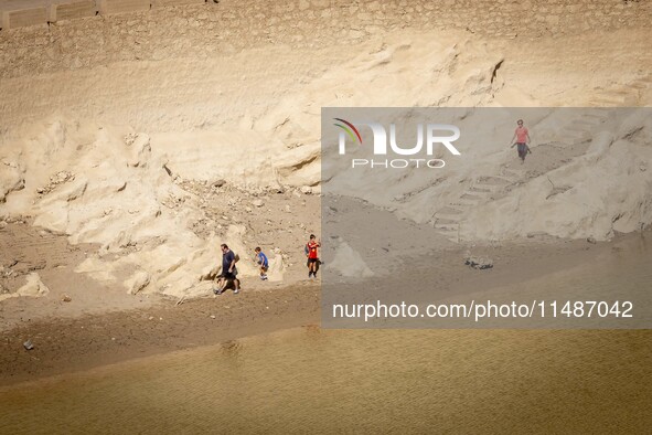 The Ulldecona reservoir in southern Catalonia, 2 hours from Barcelona, is being well below 1% of its water capacity. Despite the rains of re...