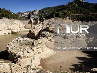 The Ulldecona reservoir in southern Catalonia, 2 hours from Barcelona, is being well below 1% of its water capacity. Despite the rains of re...