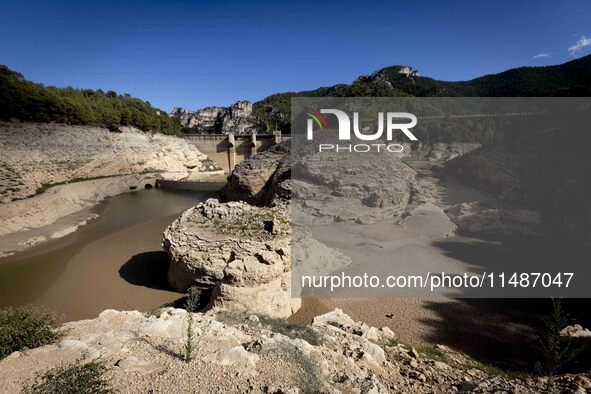 The Ulldecona reservoir in southern Catalonia, 2 hours from Barcelona, is being well below 1% of its water capacity. Despite the rains of re...