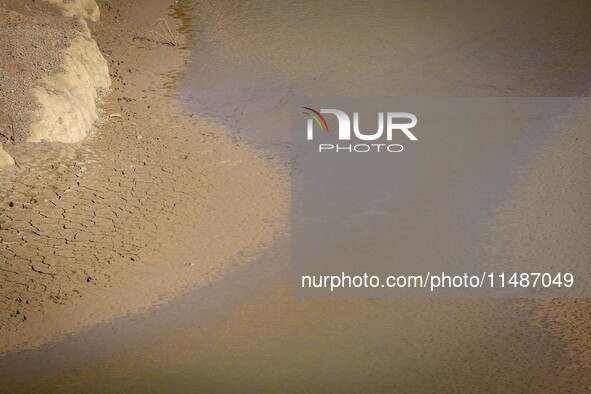 The Ulldecona reservoir in southern Catalonia, 2 hours from Barcelona, is being well below 1% of its water capacity. Despite the rains of re...