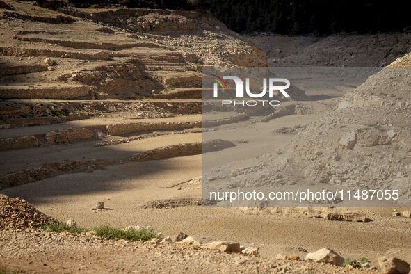 The Ulldecona reservoir in southern Catalonia, 2 hours from Barcelona, is being well below 1% of its water capacity. Despite the rains of re...