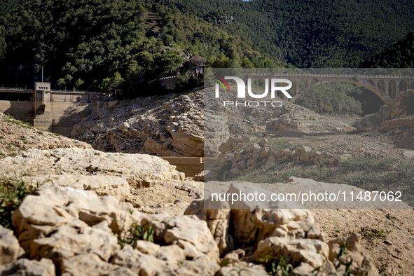 The Ulldecona reservoir in southern Catalonia, 2 hours from Barcelona, is being well below 1% of its water capacity. Despite the rains of re...