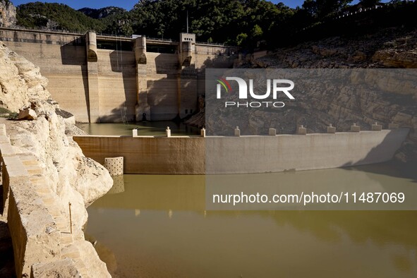 The Ulldecona reservoir in southern Catalonia, 2 hours from Barcelona, is being well below 1% of its water capacity. Despite the rains of re...