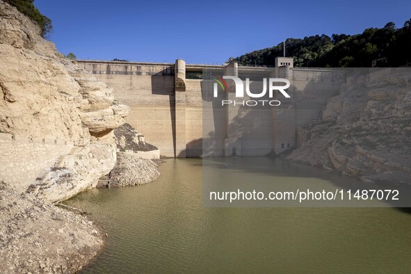 The Ulldecona reservoir in southern Catalonia, 2 hours from Barcelona, is being well below 1% of its water capacity. Despite the rains of re...