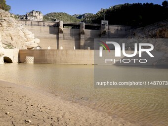 The Ulldecona reservoir in southern Catalonia, 2 hours from Barcelona, is being well below 1% of its water capacity. Despite the rains of re...