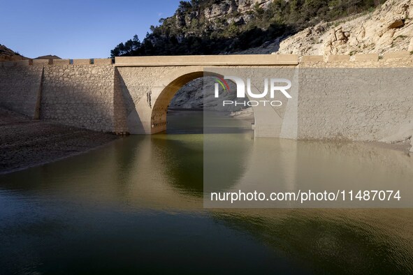 The Ulldecona reservoir in southern Catalonia, 2 hours from Barcelona, is being well below 1% of its water capacity. Despite the rains of re...