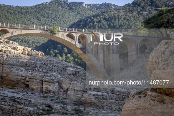 The Ulldecona reservoir in southern Catalonia, 2 hours from Barcelona, is being well below 1% of its water capacity. Despite the rains of re...