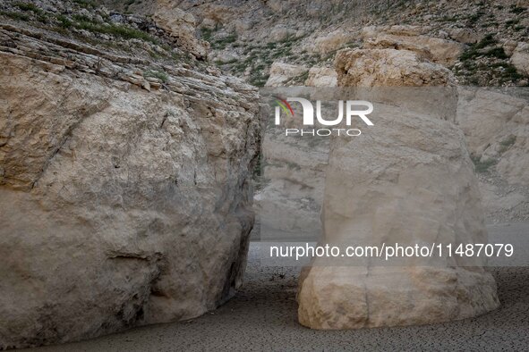 The Ulldecona reservoir in southern Catalonia, 2 hours from Barcelona, is being well below 1% of its water capacity. Despite the rains of re...