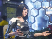 An intelligent bionic ''beauty'' robot is performing and interacting with citizens to answer questions at a shopping mall in Hangzhou, China...