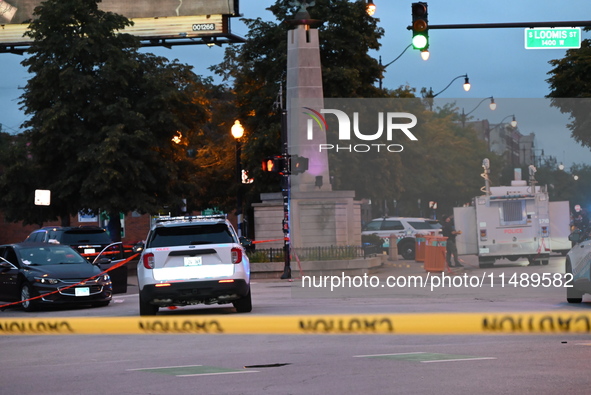 Police are involved in a shooting that is leaving one suspect dead and two victims critically wounded by the suspect shooting at them in Chi...