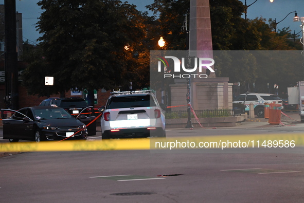 Police are involved in a shooting that is leaving one suspect dead and two victims critically wounded by the suspect shooting at them in Chi...