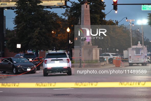 Police are involved in a shooting that is leaving one suspect dead and two victims critically wounded by the suspect shooting at them in Chi...