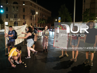 Israeli police officers are moving demonstrators blocking a street during a protest in Jerusalem, Israel, on August 20, 2024. People are gat...