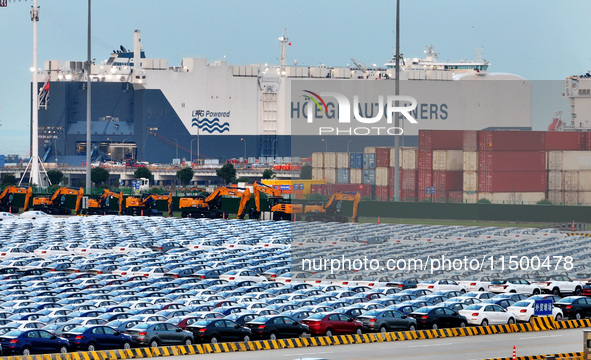 HOEGH AURORA, the world's largest and most environmentally friendly vehicle carrier, docks at Taicang Port Area to load vehicles on its maid...