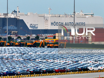 HOEGH AURORA, the world's largest and most environmentally friendly vehicle carrier, docks at Taicang Port Area to load vehicles on its maid...