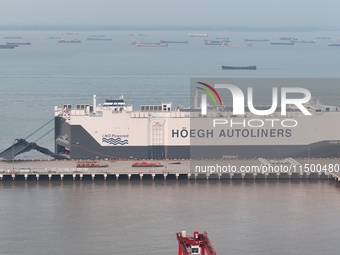 HOEGH AURORA, the world's largest and most environmentally friendly vehicle carrier, docks at Taicang Port Area to load vehicles on its maid...