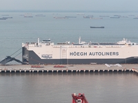 HOEGH AURORA, the world's largest and most environmentally friendly vehicle carrier, docks at Taicang Port Area to load vehicles on its maid...