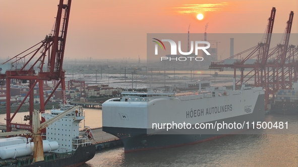 HOEGH AURORA, the world's largest and most environmentally friendly vehicle carrier, docks at Taicang Port Area to load vehicles on its maid...