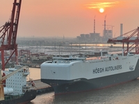 HOEGH AURORA, the world's largest and most environmentally friendly vehicle carrier, docks at Taicang Port Area to load vehicles on its maid...