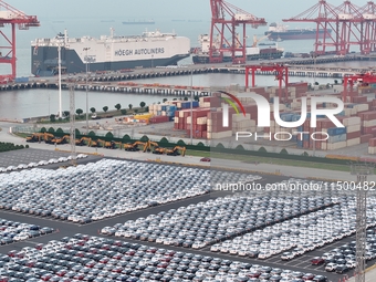 HOEGH AURORA, the world's largest and most environmentally friendly vehicle carrier, docks at Taicang Port Area to load vehicles on its maid...