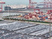 HOEGH AURORA, the world's largest and most environmentally friendly vehicle carrier, docks at Taicang Port Area to load vehicles on its maid...