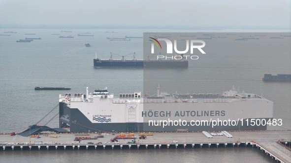 HOEGH AURORA, the world's largest and most environmentally friendly vehicle carrier, docks at Taicang Port Area to load vehicles on its maid...